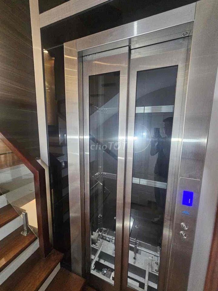 Cần bán gấp nhà Pháo Đài Láng, 60m2 x 5 tầng thang máy, ôtô tránh vỉa
