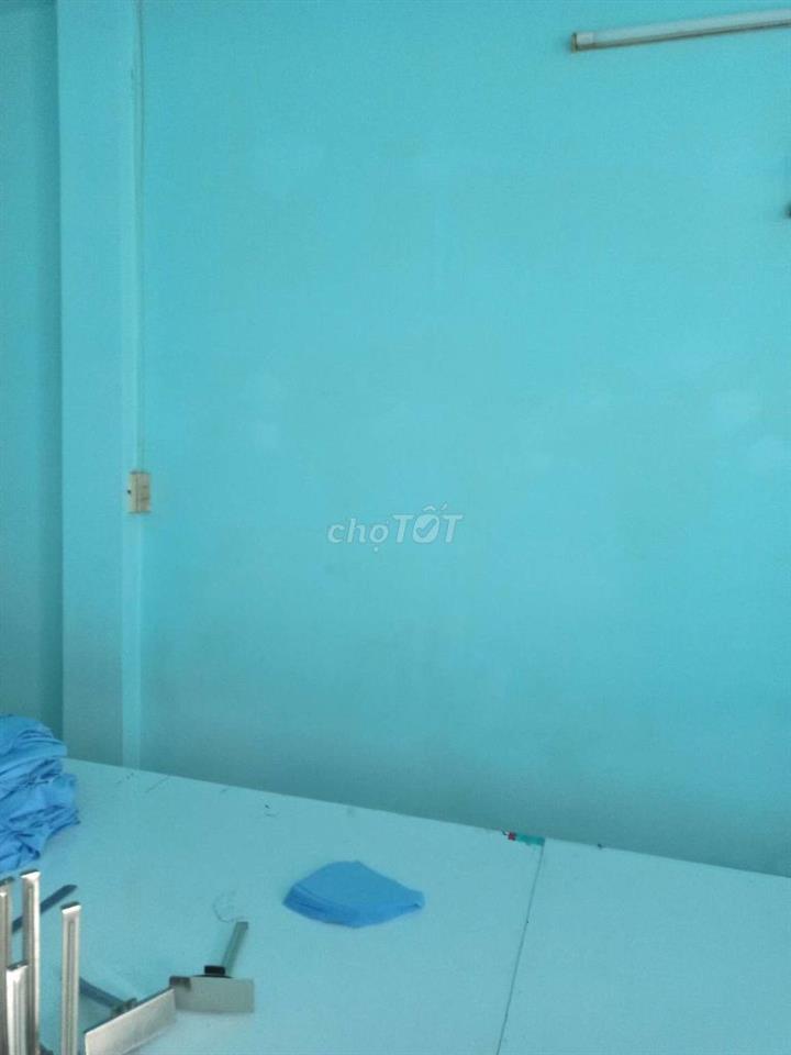 cho thuê lầu 1. có 2 phòng nhà vệ sinh riêng
