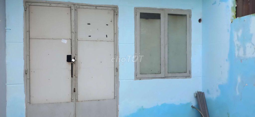 cho thuê lầu 1. có 2 phòng nhà vệ sinh riêng