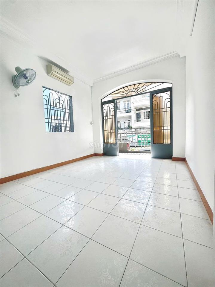 2PN - 1WC full nội thất cơ bản - cách ĐH Công Nghiệp 100M