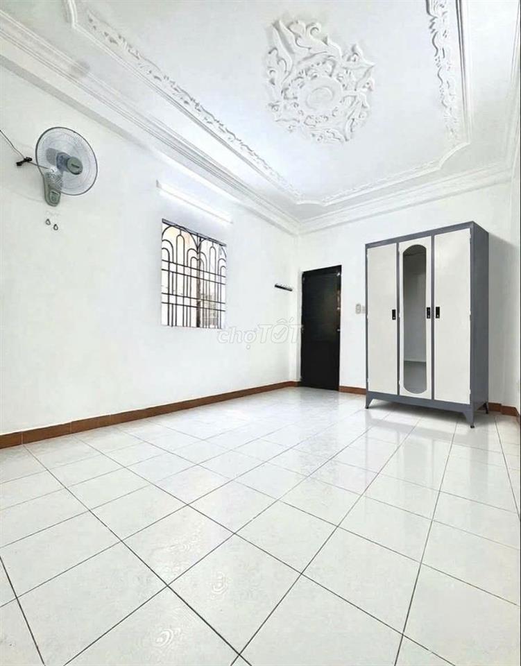 2PN - 1WC full nội thất cơ bản - cách ĐH Công Nghiệp 100M