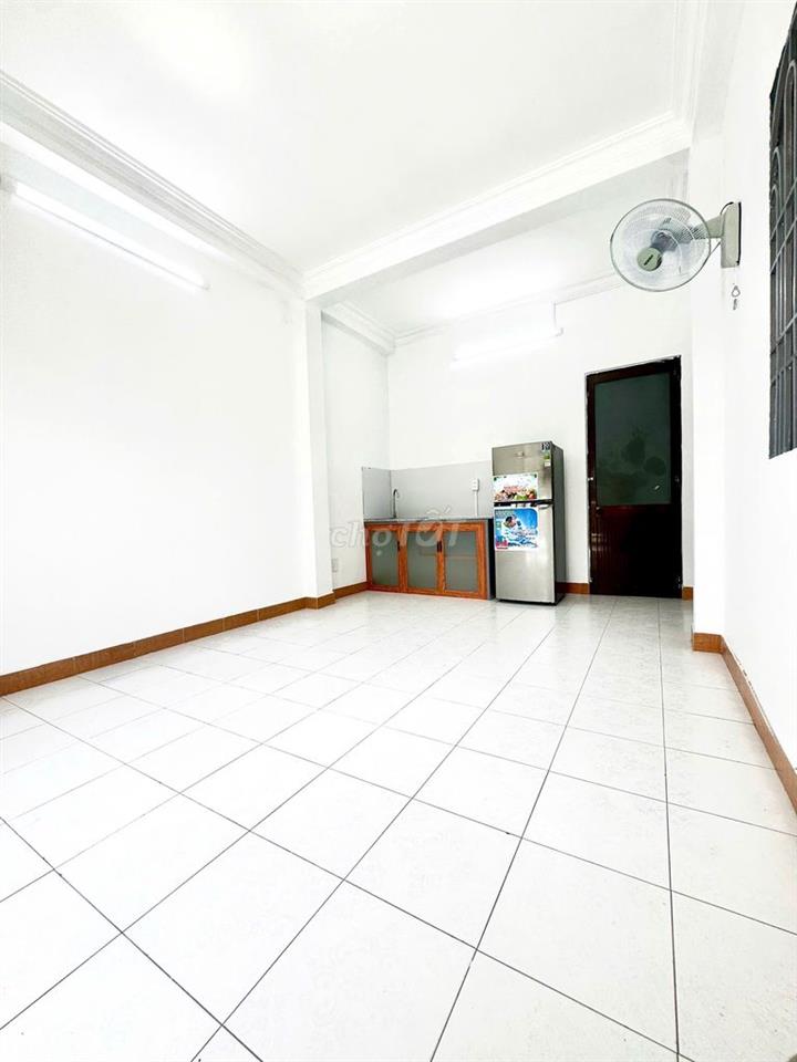 2PN - 1WC full nội thất cơ bản - cách ĐH Công Nghiệp 100M