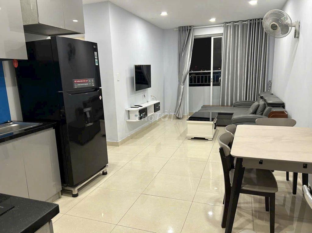 Chung cư 90 Nguyễn Hữu Cảnh, BT: 2p ngủ, có NT, 13,5triệu, nhà mới