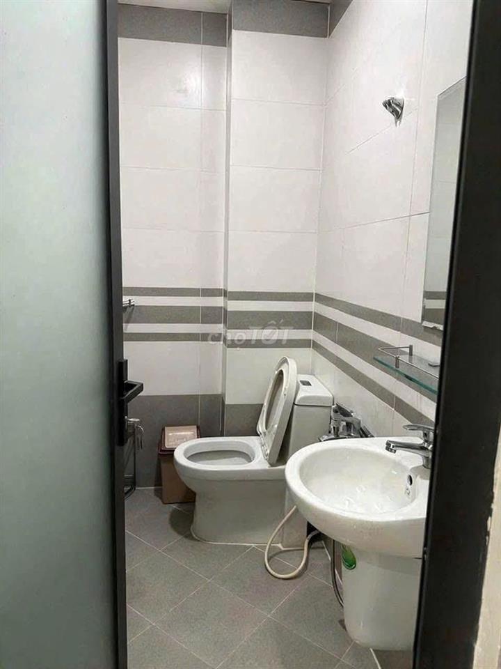 Nhà nguyên căn 2PN,2Wc trước nhà có thể KD nhỏ,đường ô tô Q. Phú Nhuận