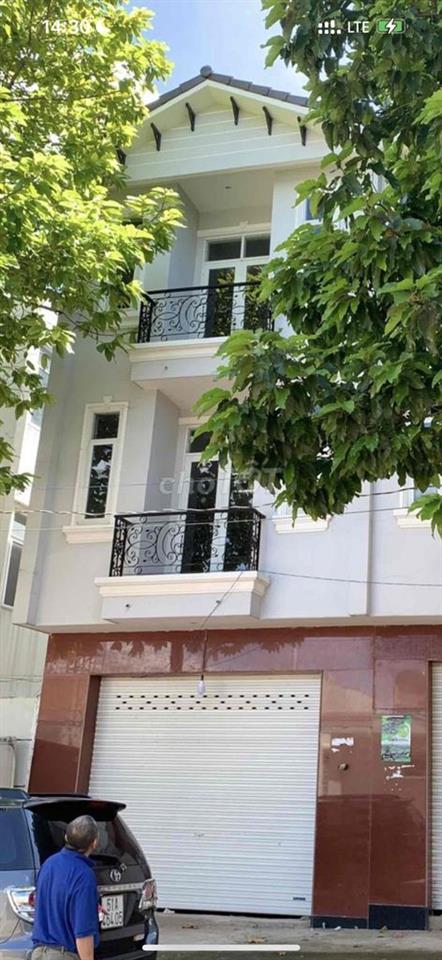 Mặt Tiền Cổng Chợ đầu mối Nông Sản Dầu Giây giá 4tỉ6 thương lượng.  Nh