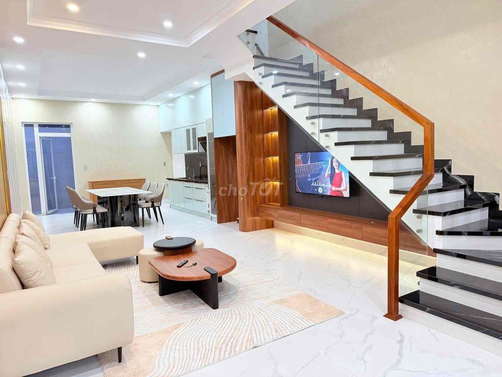 BÁN NHÀ 2 TẦNG MỚI ĐẸP MẠC ĐĨNH CHI - CÓ GARA ĐẬU Ô TÔ TRONG NHÀ!