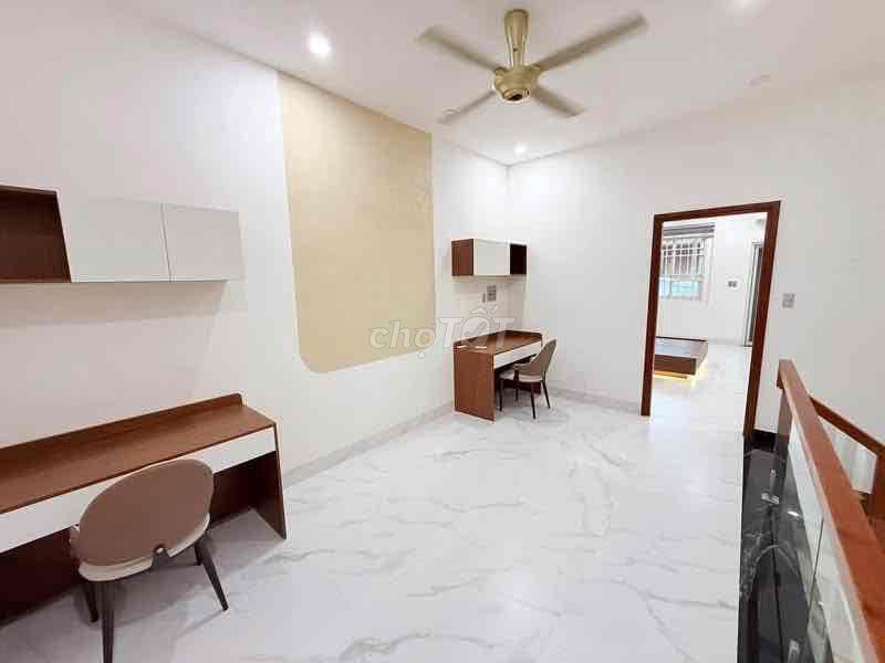BÁN NHÀ 2 TẦNG MỚI ĐẸP MẠC ĐĨNH CHI - CÓ GARA ĐẬU Ô TÔ TRONG NHÀ!