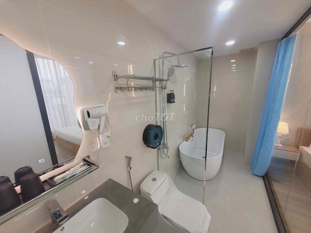 BÁN KHÁCH SẠN MẶT TIỀN HỒNG HÀ, TÂN BÌNH – 26 PHÒNG – DÒNG TIỀN 2,4 TỶ