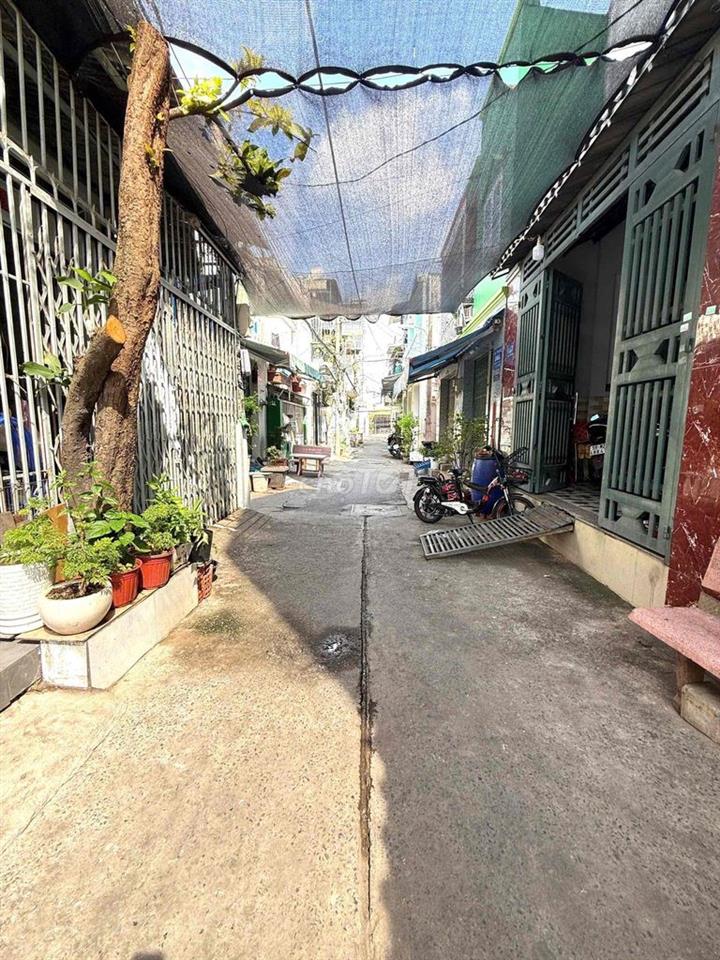 NHÀ 2 TẦNG BTCT NGAY TỈNH LỘ 10, SÁT TÊN LỬA HẺM XE HƠI THÔNG- 3PN