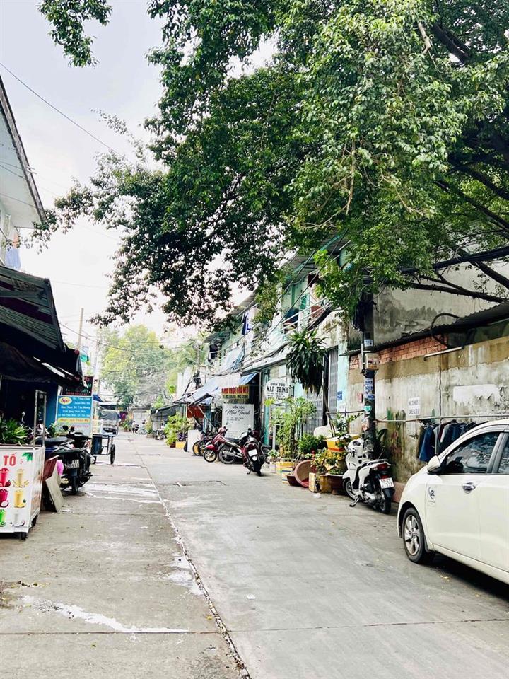 NHÀ MẶT TIỀN ĐƯỜNG BÌNH LONG 2 TẦNG Ở NGAY- GIÁP TÂN PHÚ- HẺM XE HƠI