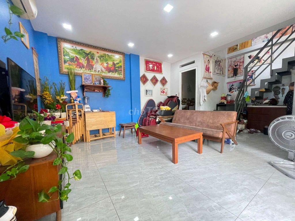 Nhà vị trí rất đẹp, khu nội bộ Cư Xá Lữ Gia