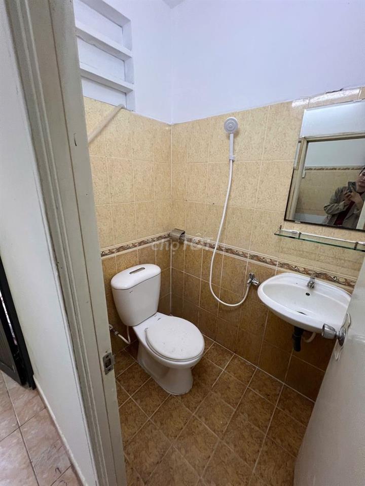 2pn tầng trệt, Phạm Văn Đồng
