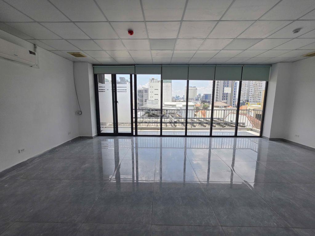 CHO THUÊ VĂN PHÒNG GIÁ TỐT Ở PHÚ NHUẬN - 40M2 CÓ BAN CÔNG