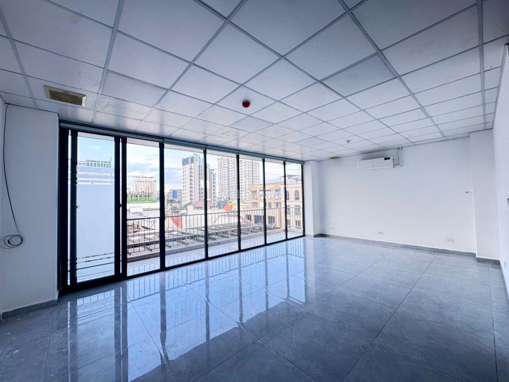 CHO THUÊ VĂN PHÒNG GIÁ TỐT Ở PHÚ NHUẬN - 40M2 CÓ BAN CÔNG