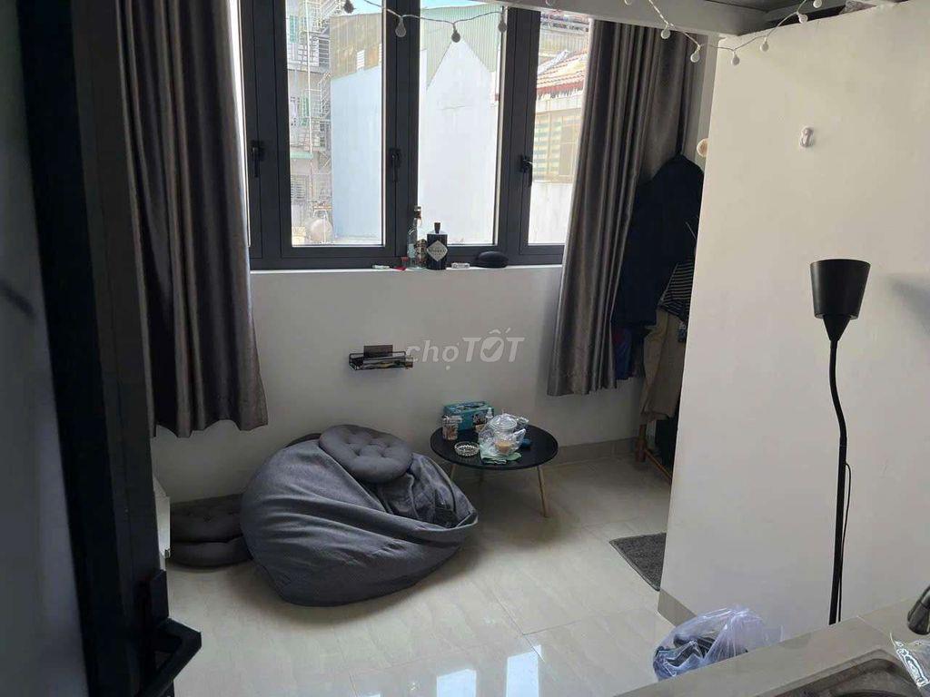 phòng trọ q4 có gác có cửa sổ lớn khép kín