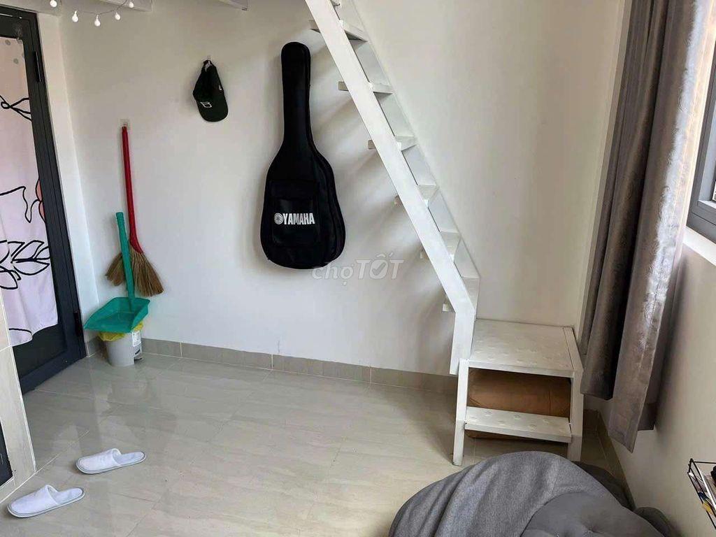 phòng trọ q4 có gác có cửa sổ lớn khép kín