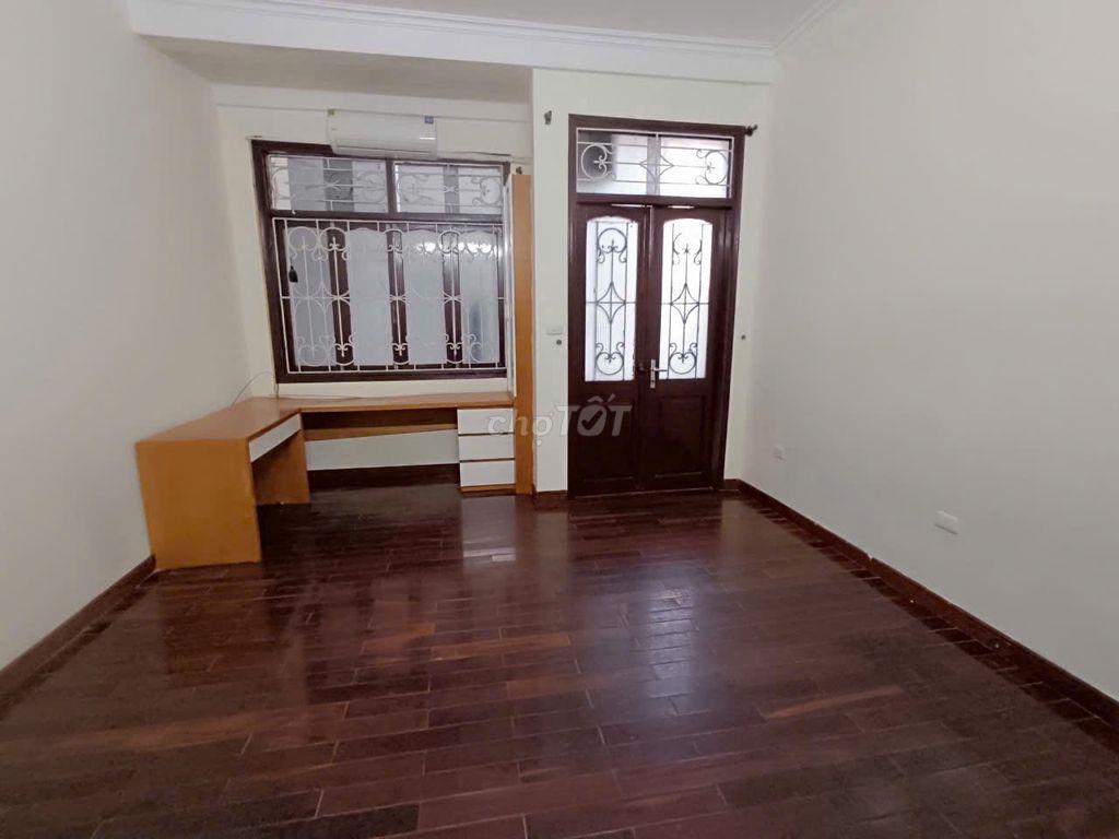 Cho thuê nhà Hoàng Văn Thái 45m², 4 tầng, 5PN, 13 triệu/tháng