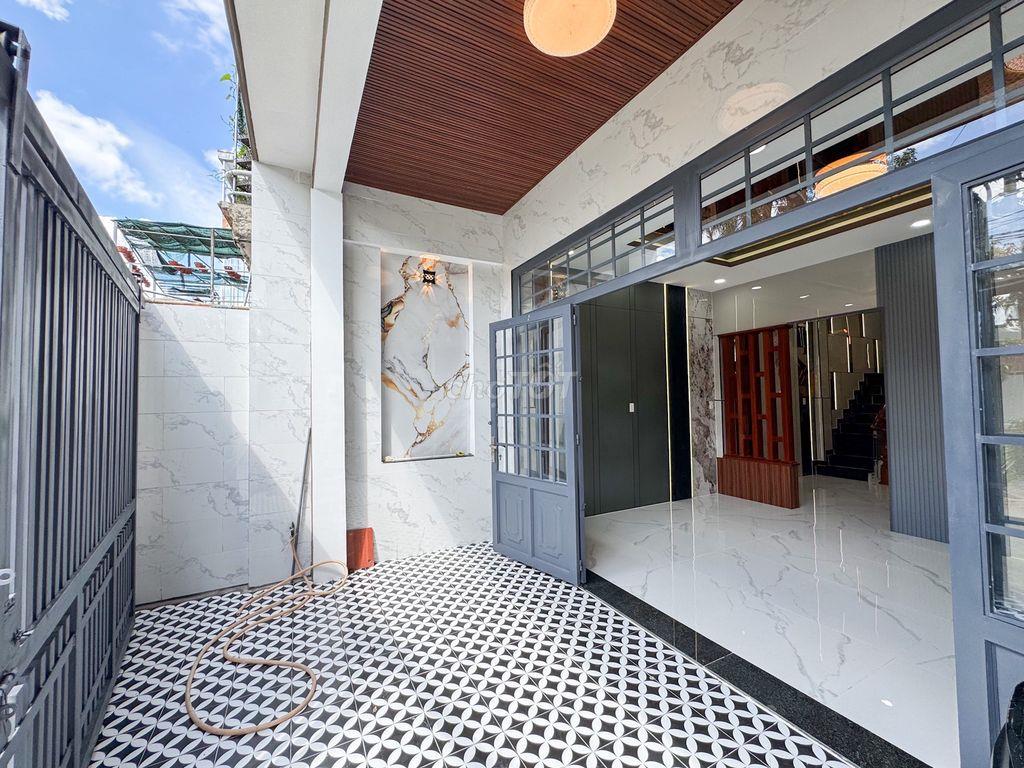 Cần bán nhà mặt tiền 124m2 (9,3x14m) 5PN - 4WC sát bệnh viện Hạnh Phúc