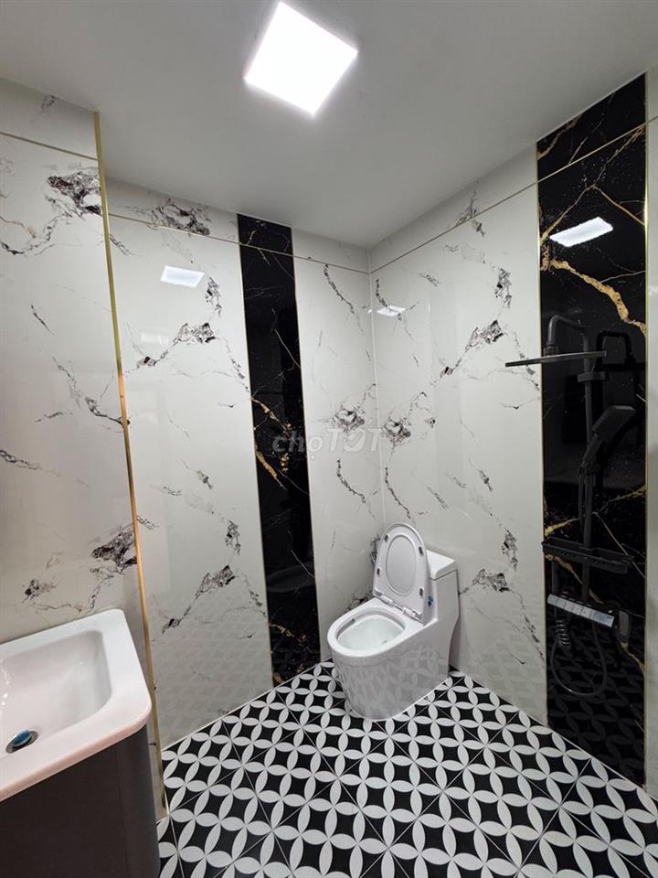 Cần bán nhà mặt tiền 124m2 (9,3x14m) 5PN - 4WC sát bệnh viện Hạnh Phúc
