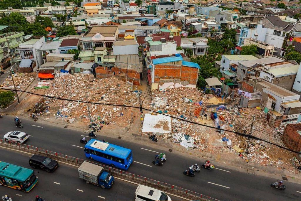 Chủ kẹt tiền cần bán 200m2 đất bờ bao sông Sài Gòn - đường lớn -xe oto