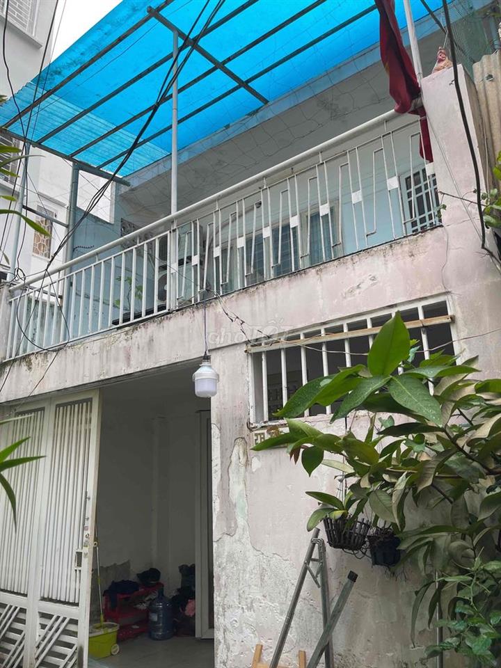 Cần cho thuê gấp nhà nguyên căn. đường Nguyễn văn đậu p11. bt