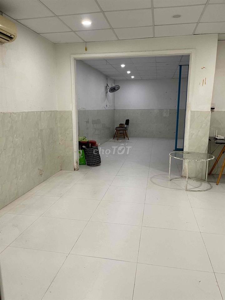 Cần cho thuê gấp nhà nguyên căn. đường Nguyễn văn đậu p11. bt