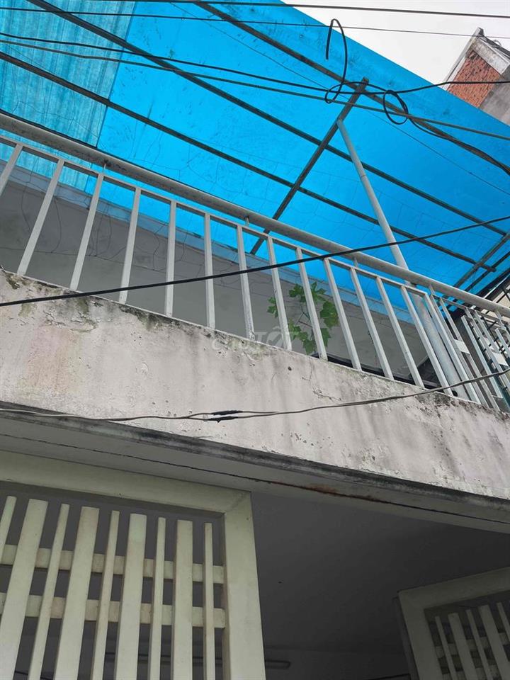 Cần cho thuê gấp nhà nguyên căn. đường Nguyễn văn đậu p11. bt