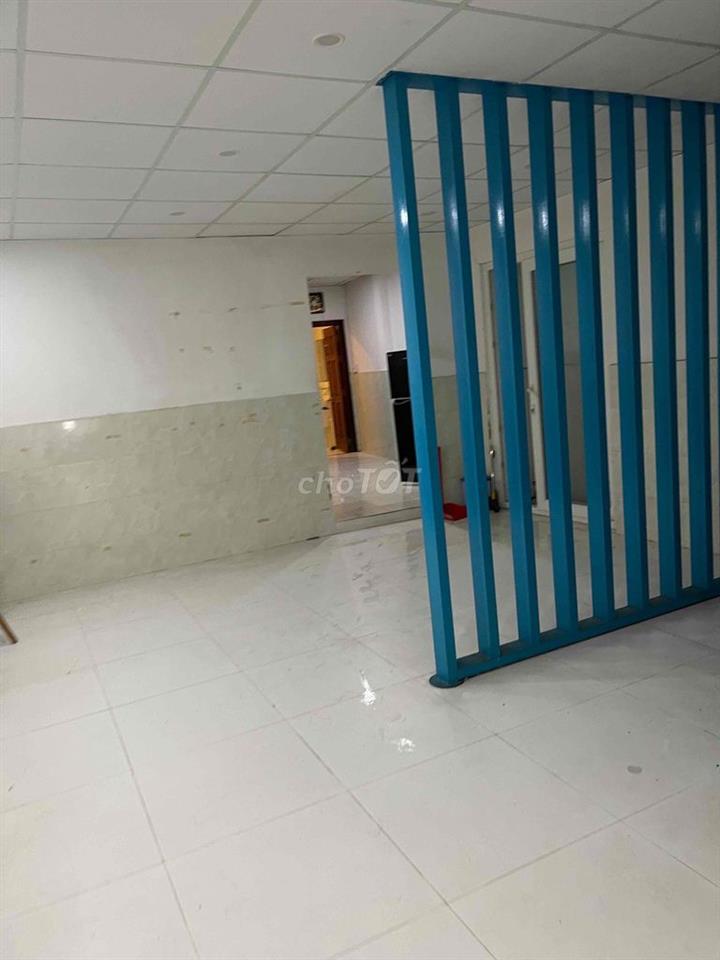 Cần cho thuê gấp nhà nguyên căn. đường Nguyễn văn đậu p11. bt
