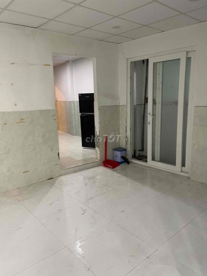 Cần cho thuê gấp nhà nguyên căn. đường Nguyễn văn đậu p11. bt