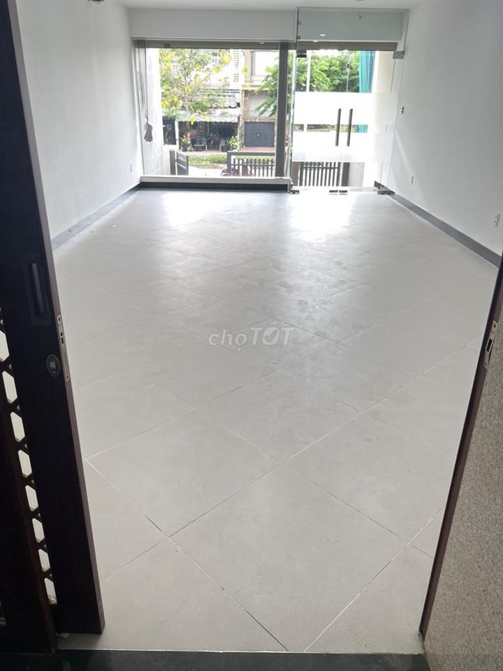 Cho thuê toà nhà mặt tiền Hoàng Trọng Mậu