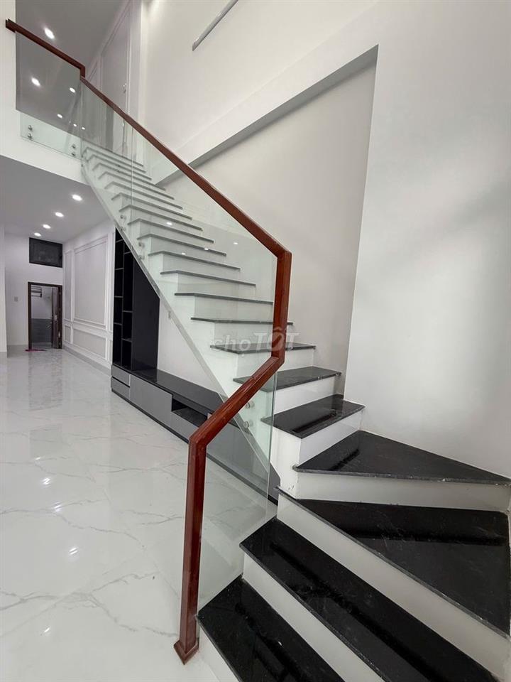 Nhà giá rẻ 1 trệt +1 lầu lửng