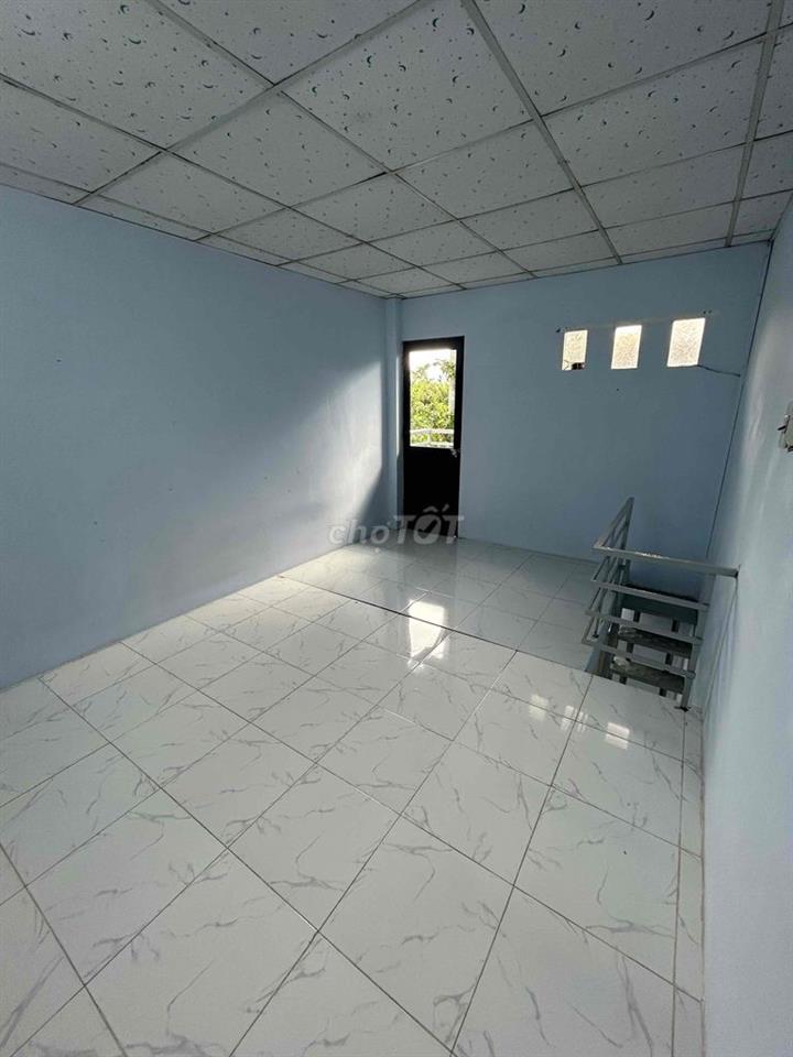 Nhà bán hẻm xe hơi- ngay gần chợ trường