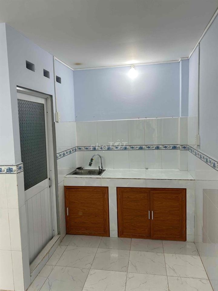 Nhà bán hẻm xe hơi- ngay gần chợ trường
