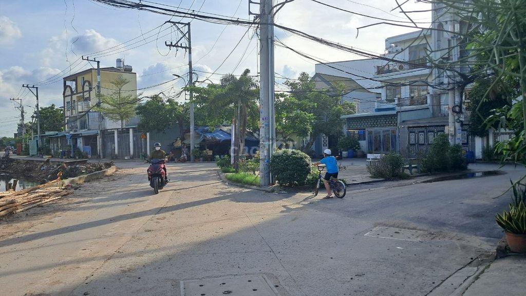 Bán nhà hẻm 154 Vườn Lài, An Phú Đông, thông ra đường sông Vàm Thuật