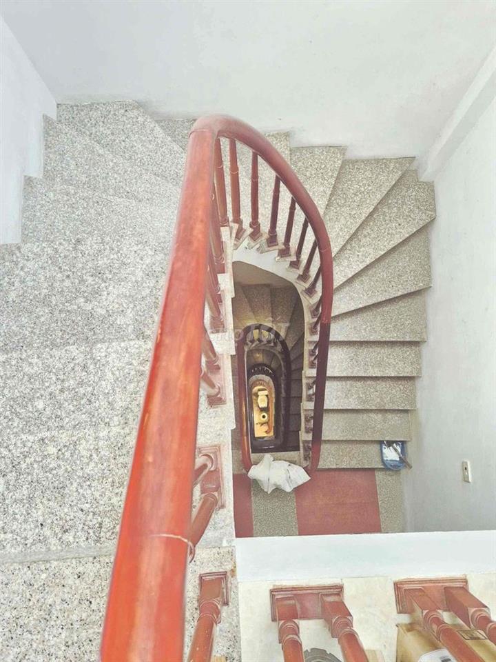 Bán Nhà 6 tầng