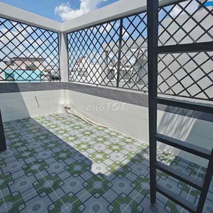 Hẻm xe tải thông, nhà 5 tầng ngay ngã tư 4 xã, 5PN, 5WC