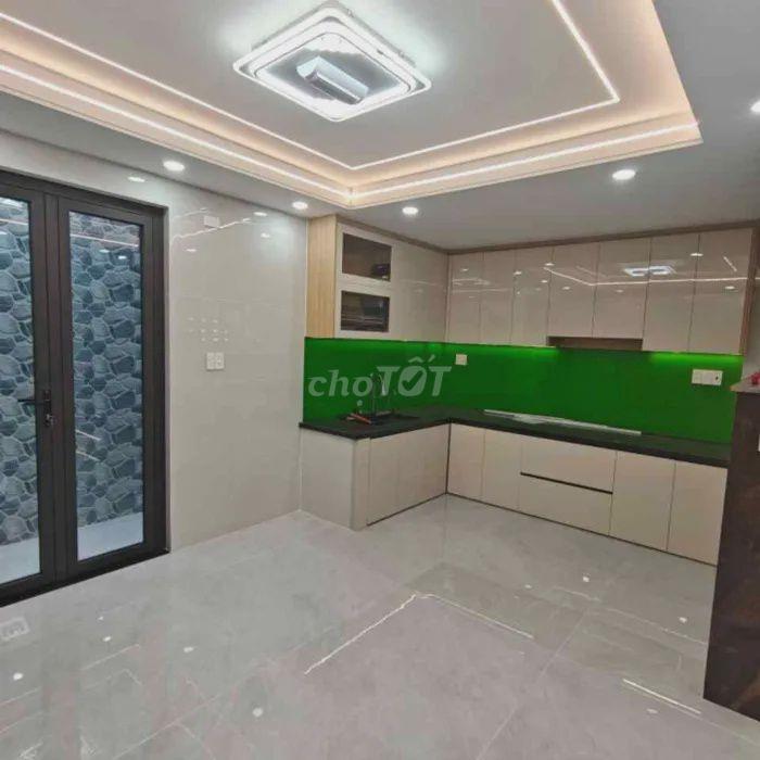 Hẻm xe tải thông, nhà 5 tầng ngay ngã tư 4 xã, 5PN, 5WC