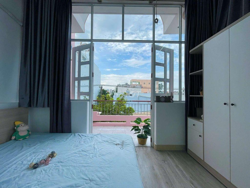 STUDIO BAN CÔNG THOÁNG FULL NỘI THẤT 