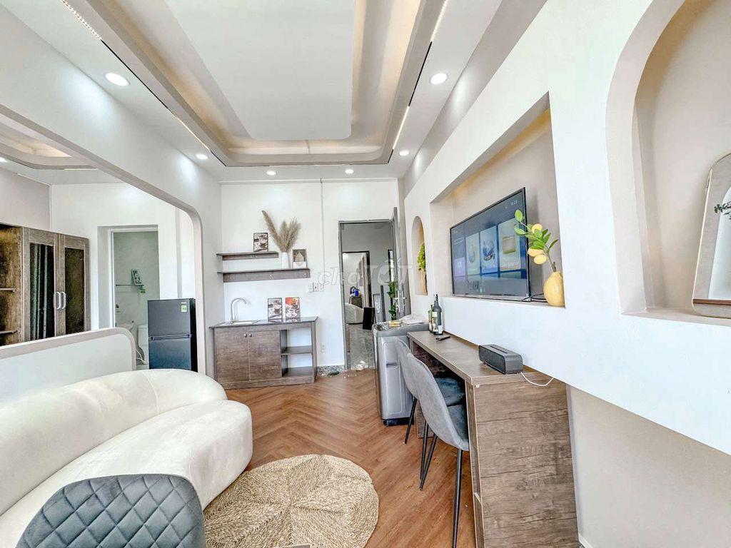 BAN CÔNG FULL NỘI THẤT SIÊU ĐẸP GIÁ 6TR6 TẠI QUẬN 2