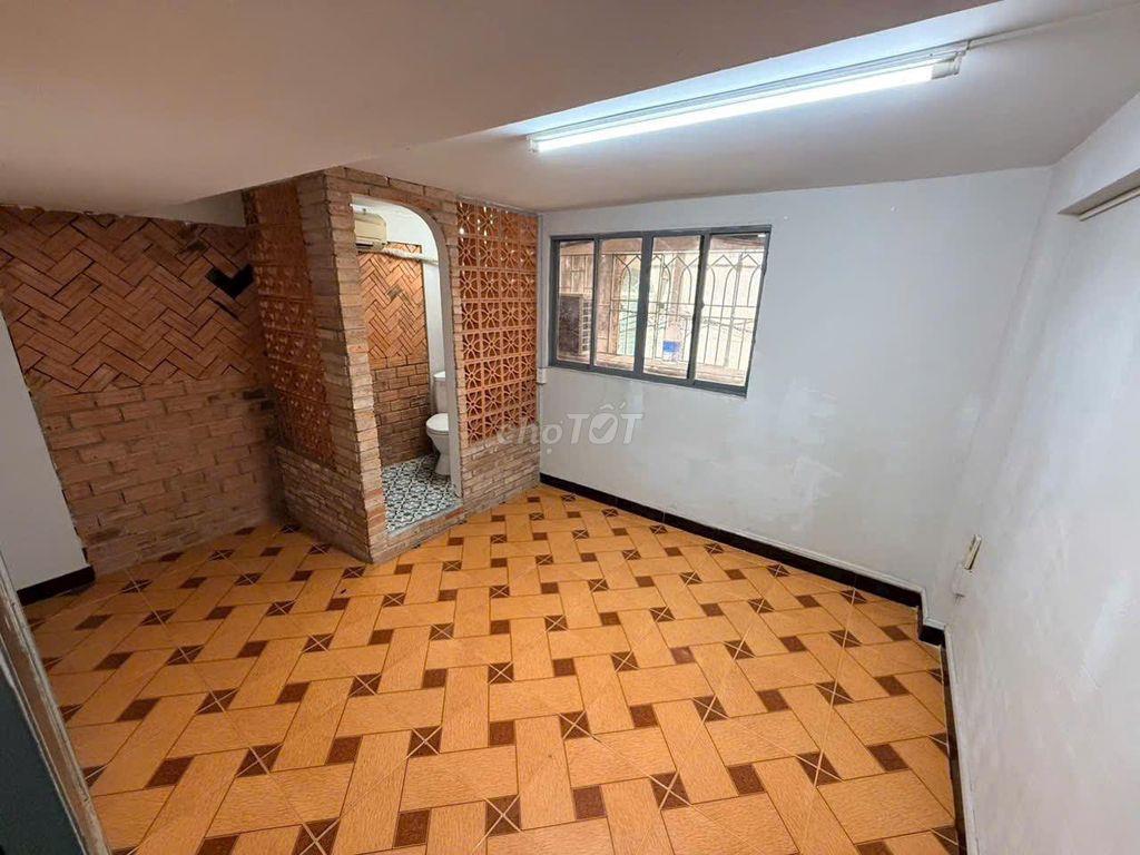 CHO THUÊ SHOPHOUSE 100m2 CHUNG CƯ 518 VÕ VĂN KIỆT, QUẬN 1