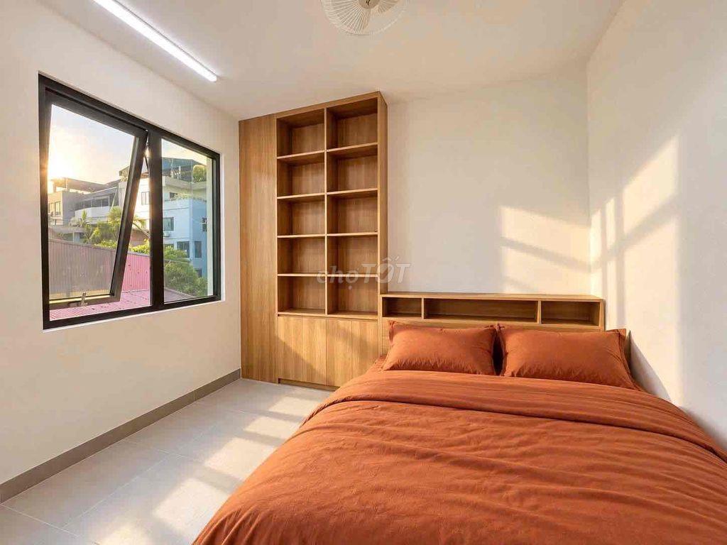 Phòng full nội thất ô tô đỗ cửa cuối Hồ Tùng Mậu Nam Từ Liêm