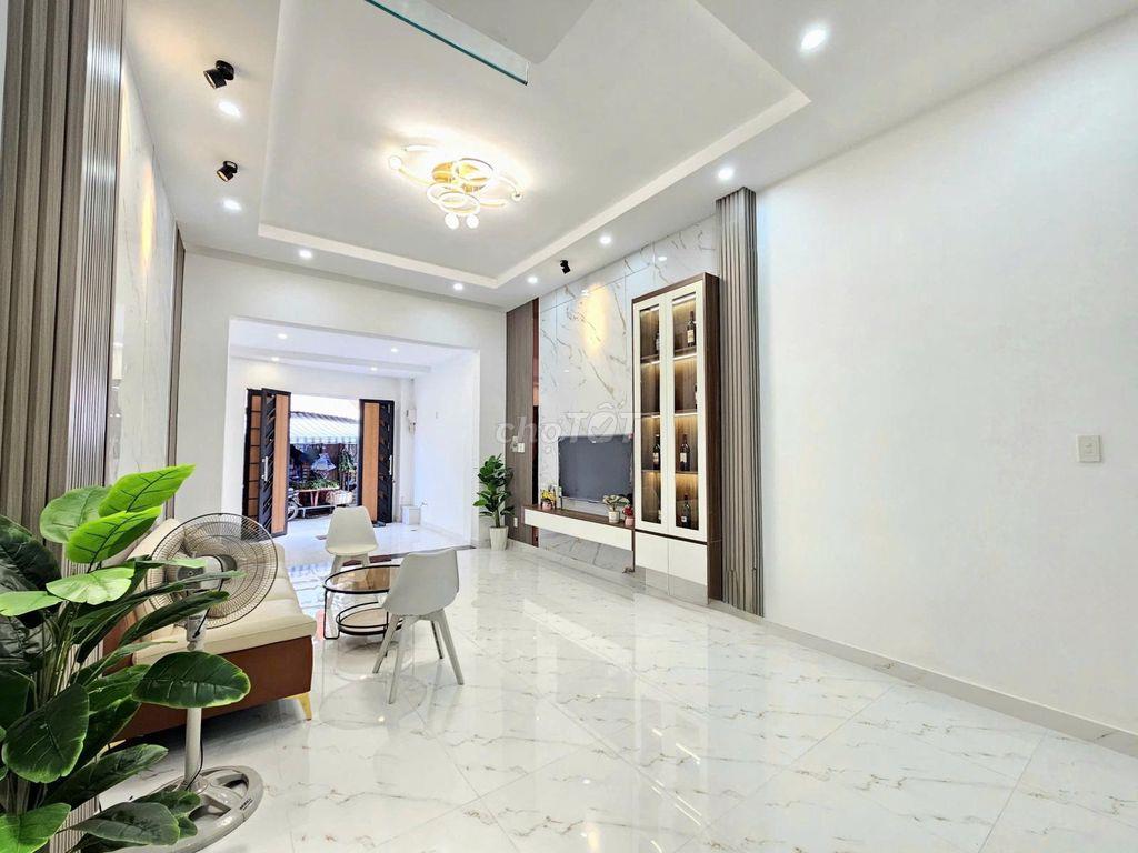 Vị trí kinh doanh đắc địa, 60.5m2 x 4 Tầng, Nhà đầu chợ Võ Thành Trang