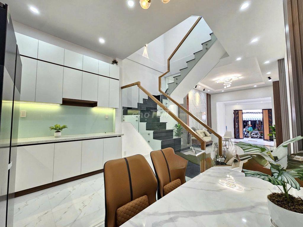 Vị trí kinh doanh đắc địa, 60.5m2 x 4 Tầng, Nhà đầu chợ Võ Thành Trang