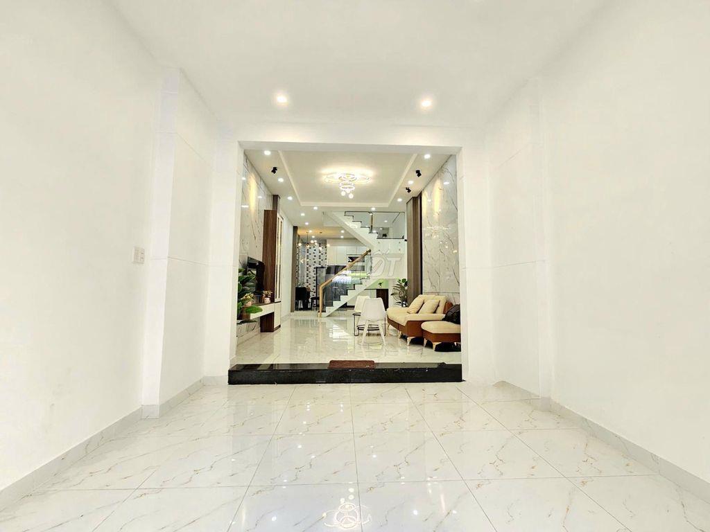 Vị trí kinh doanh đắc địa, 60.5m2 x 4 Tầng, Nhà đầu chợ Võ Thành Trang
