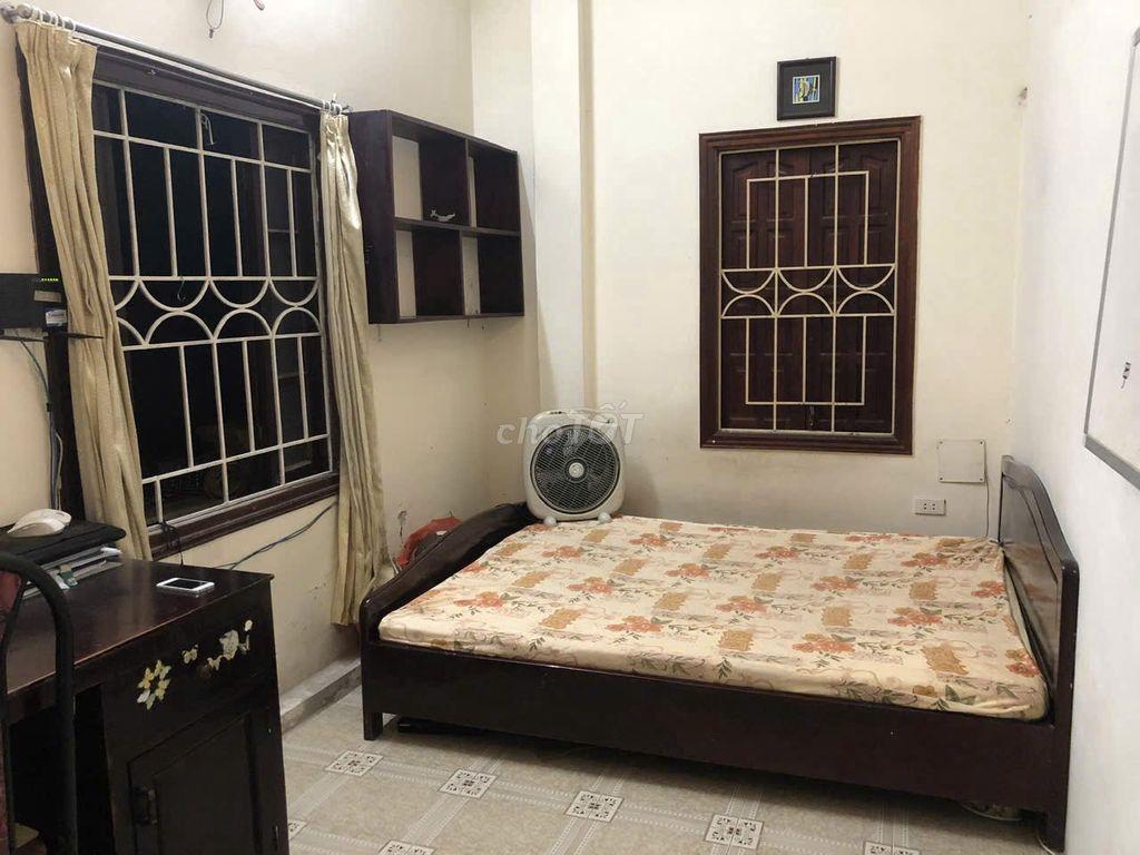 Cho thuê nhà nguyên căn 40m, 3.5 tầng, 4 phòng ngủ.