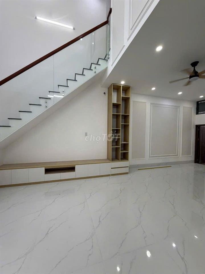 Nhà trệt+lầu lửng giá rê