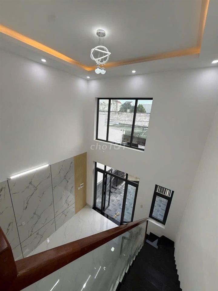 Nhà trệt+lầu lửng giá rê