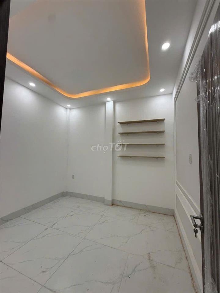 Nhà trệt+lầu lửng giá rê