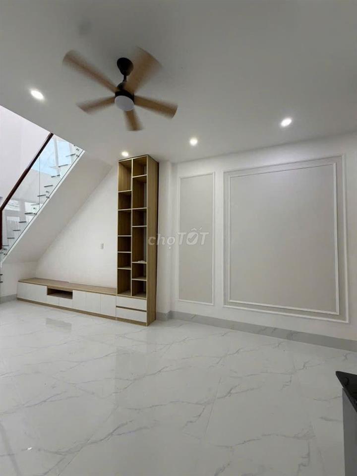 Nhà trệt+lầu lửng giá rê