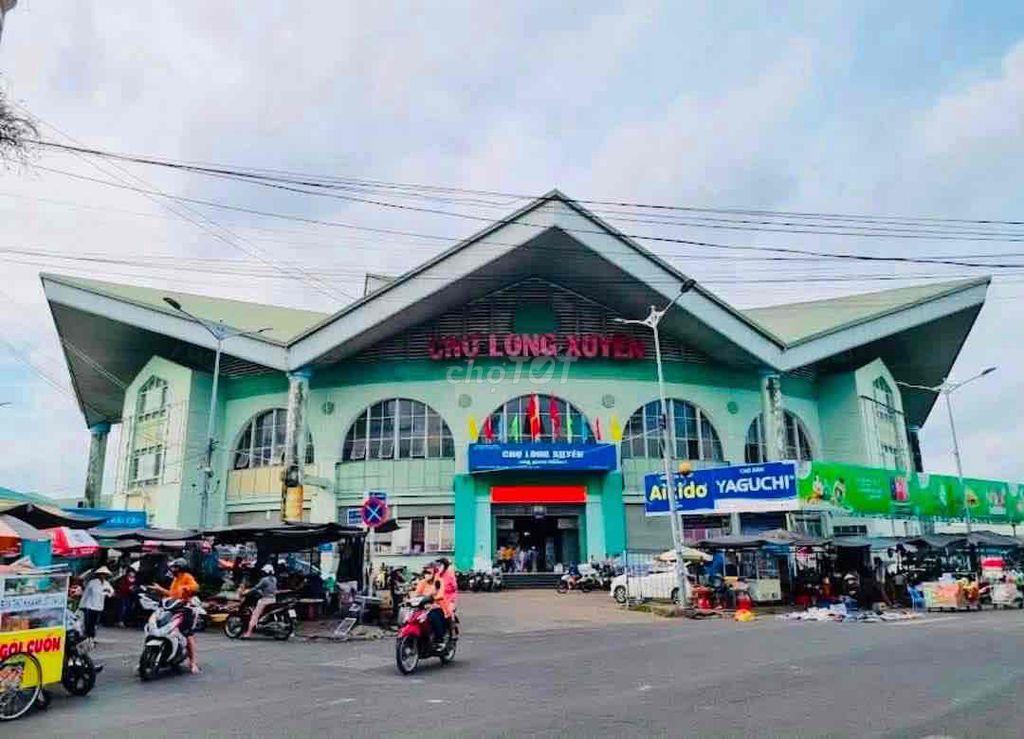 NHÀ BÁN chính chủ (Ngay góc chợ Long Xuyên) thương lượng ACE